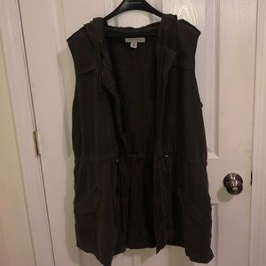 Kenneth Cole army green, hooded, zip up vest